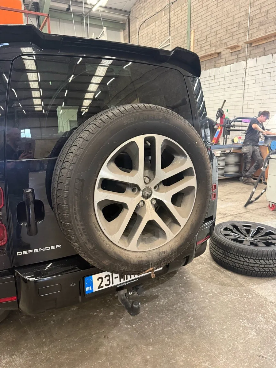 5 Genuine Range Rover 20” alloys - Image 3