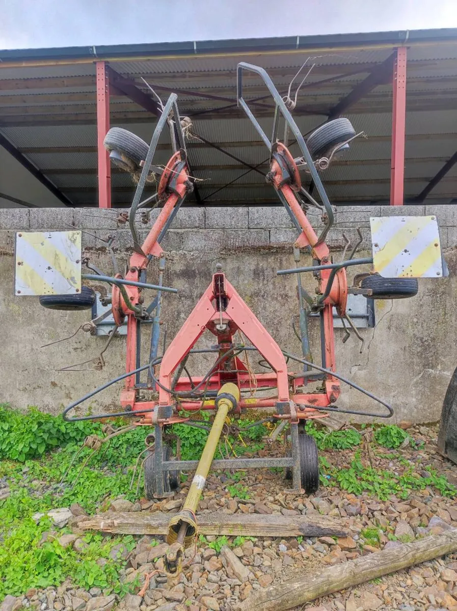 6 rotary hay turner - Image 1