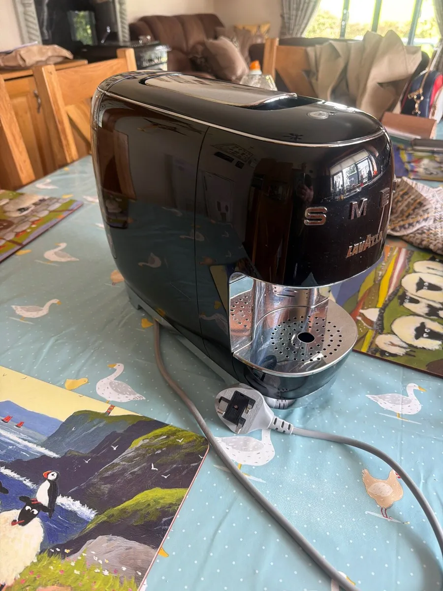 SMEG LavAzza Capsule Coffee Machine - Image 3