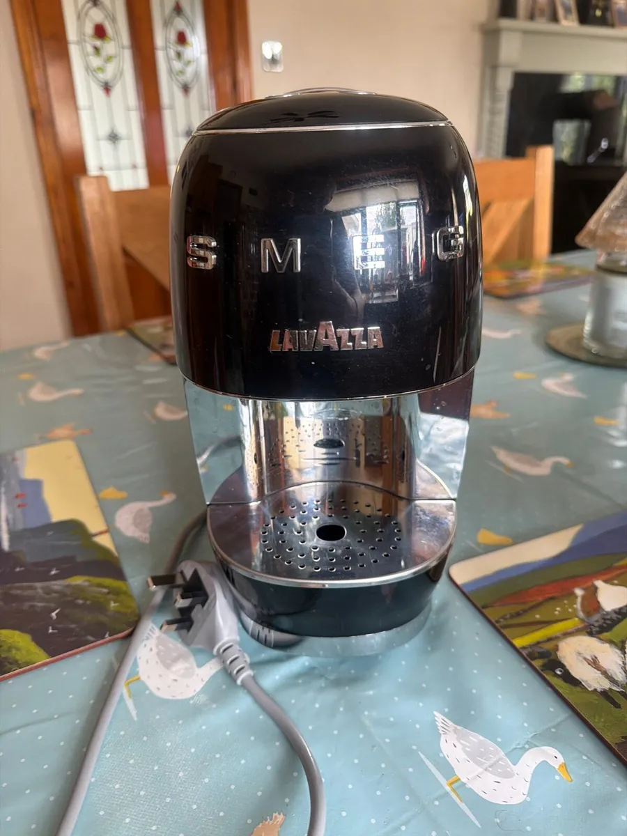 SMEG LavAzza Capsule Coffee Machine - Image 4