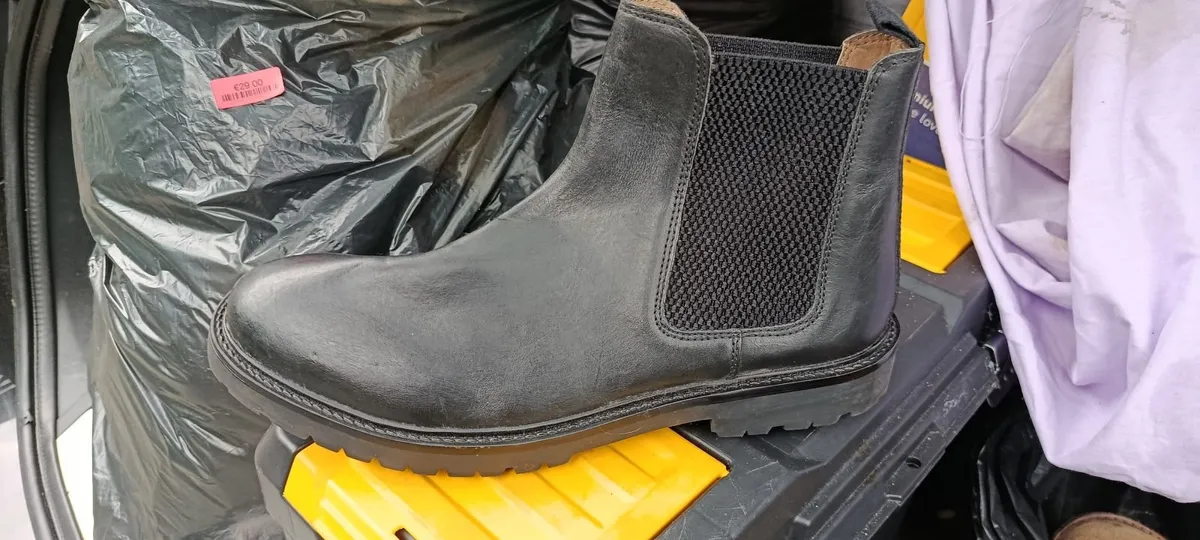 high-top leather boot size 44 - Image 2