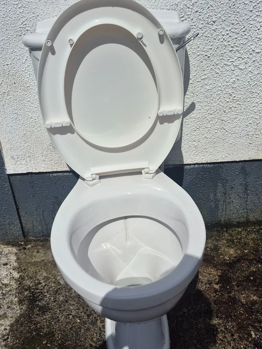 Toliet and sink matching set - Image 4
