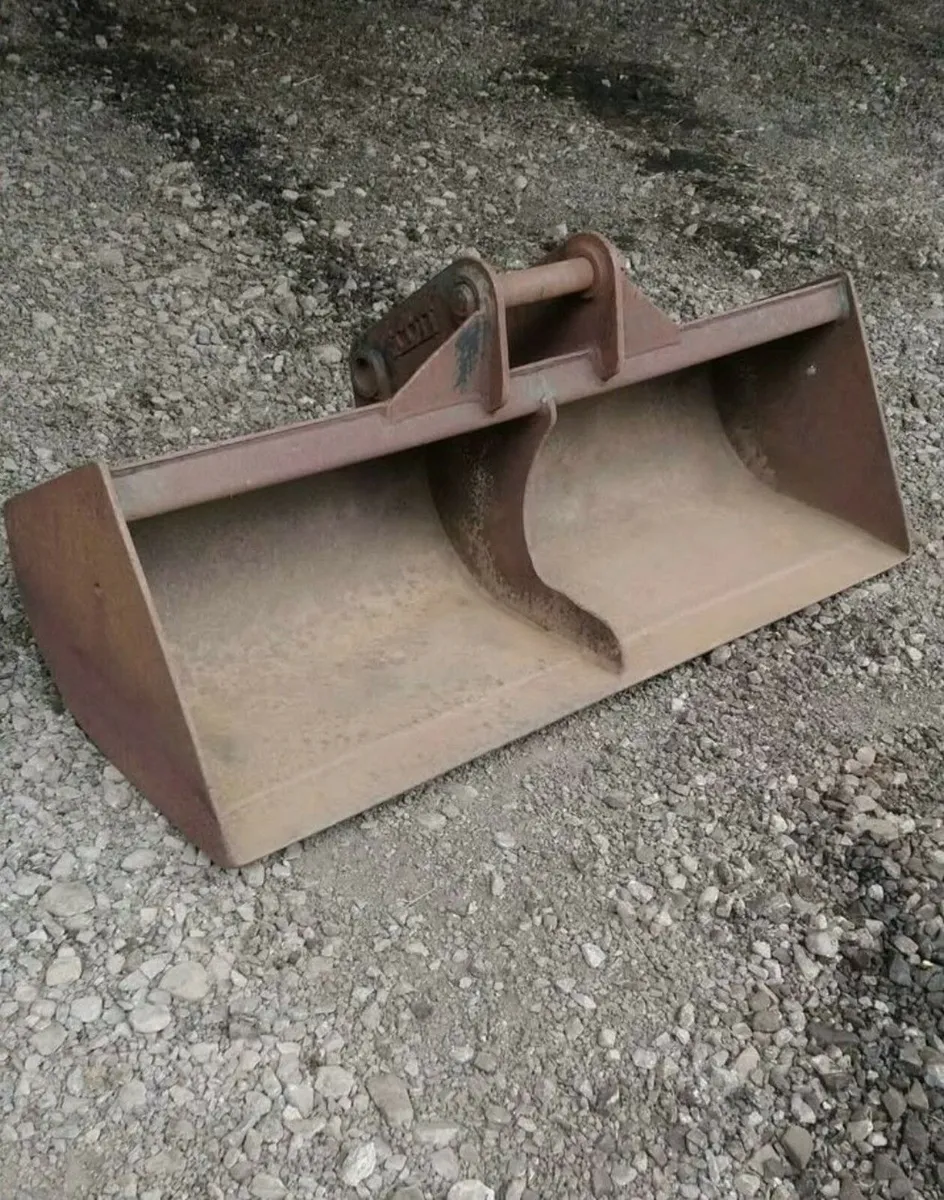 HITACHI ZAXIS 8 TON DIGGER BUCKET ( 50mm pins ) - Image 3