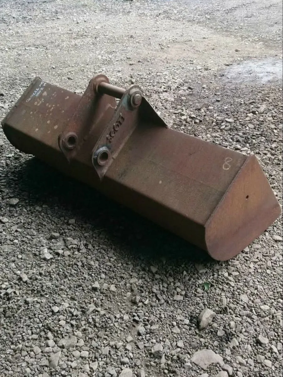 HITACHI ZAXIS 8 TON DIGGER BUCKET ( 50mm pins ) - Image 2