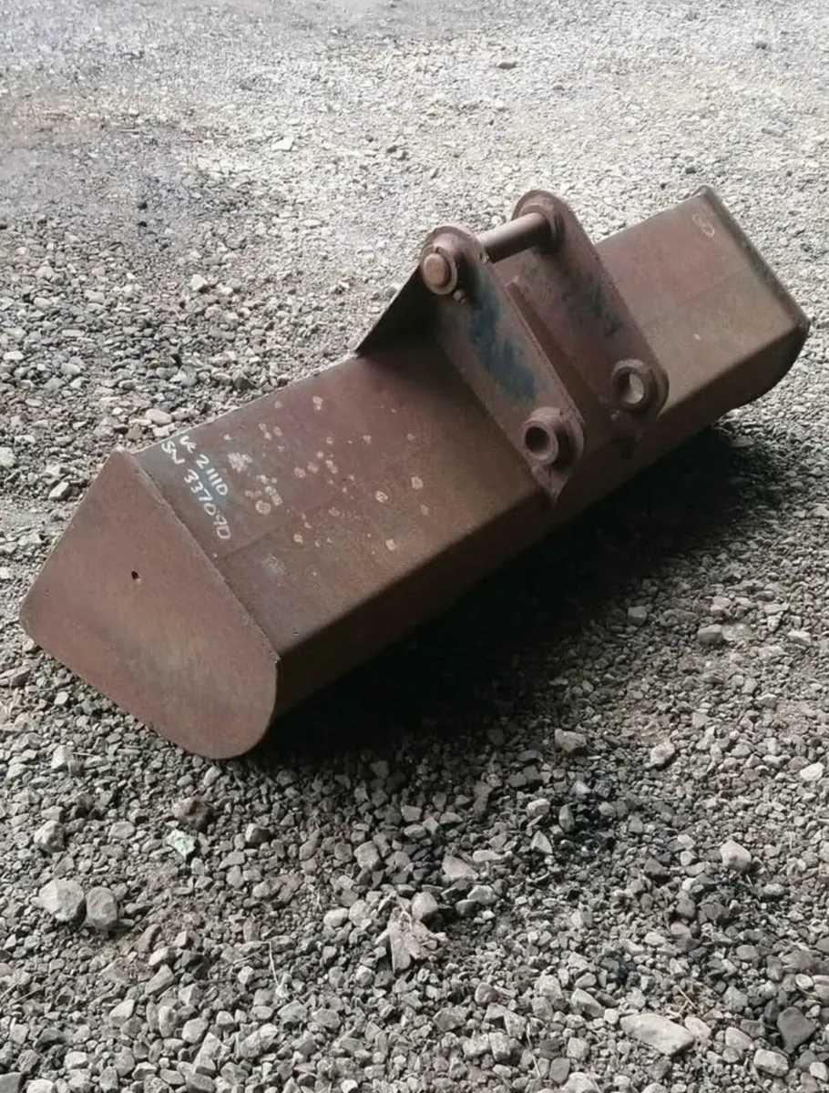 HITACHI ZAXIS 8 TON DIGGER BUCKET ( 50mm pins ) - Image 4