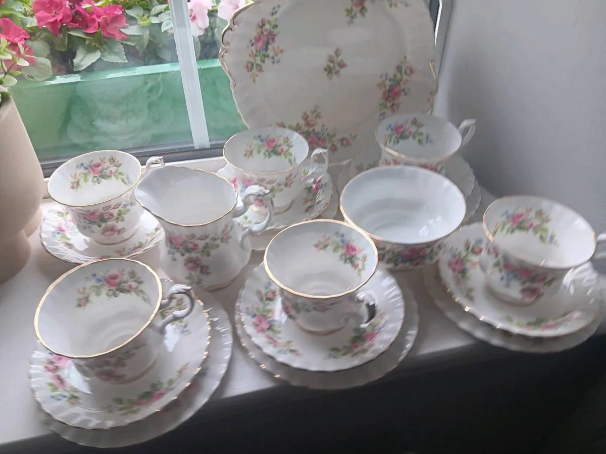 Royal Albert china - Image 1
