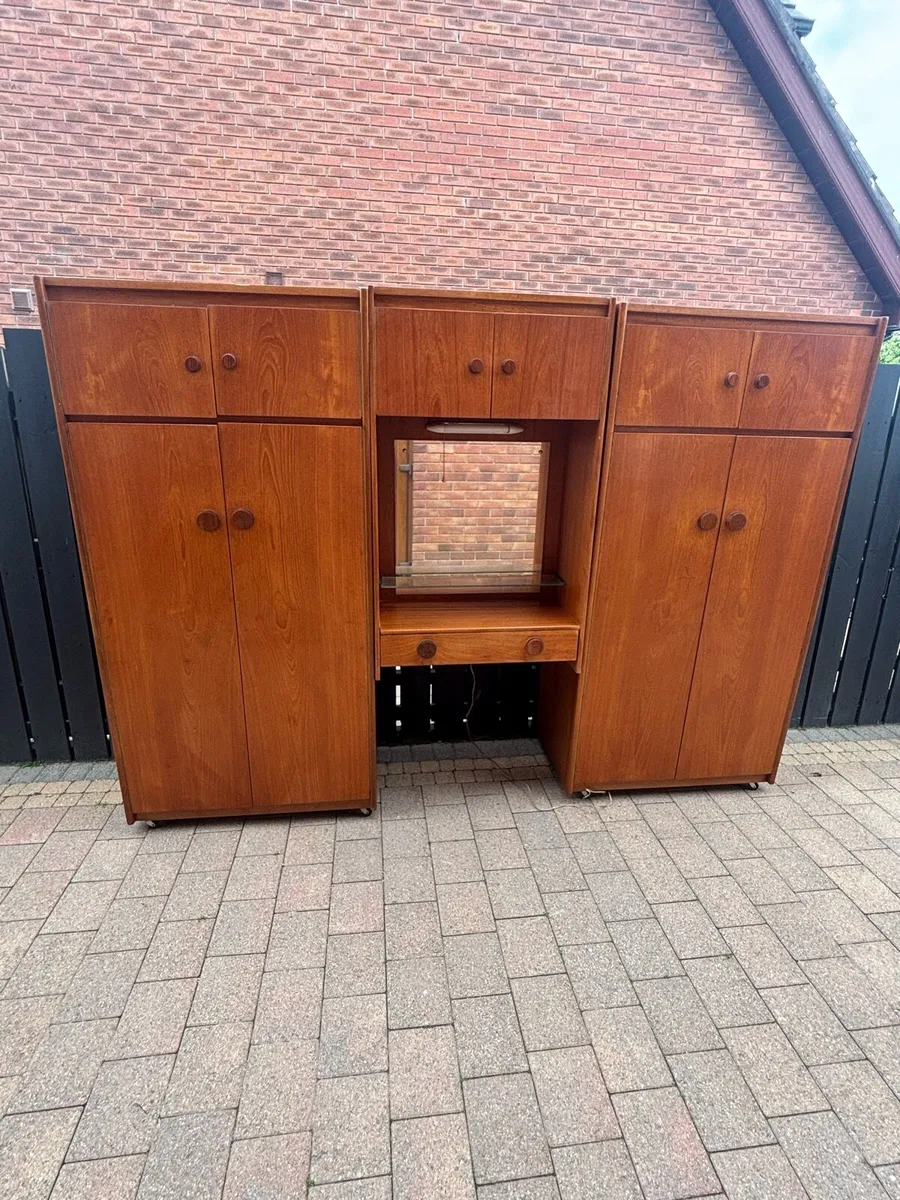 Mid century teak vert large wardrobe - Image 1