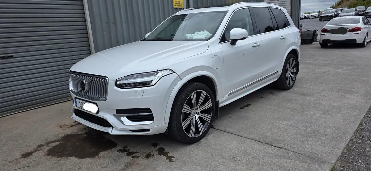 231 VOLVO XC90 HYBRID - Image 1