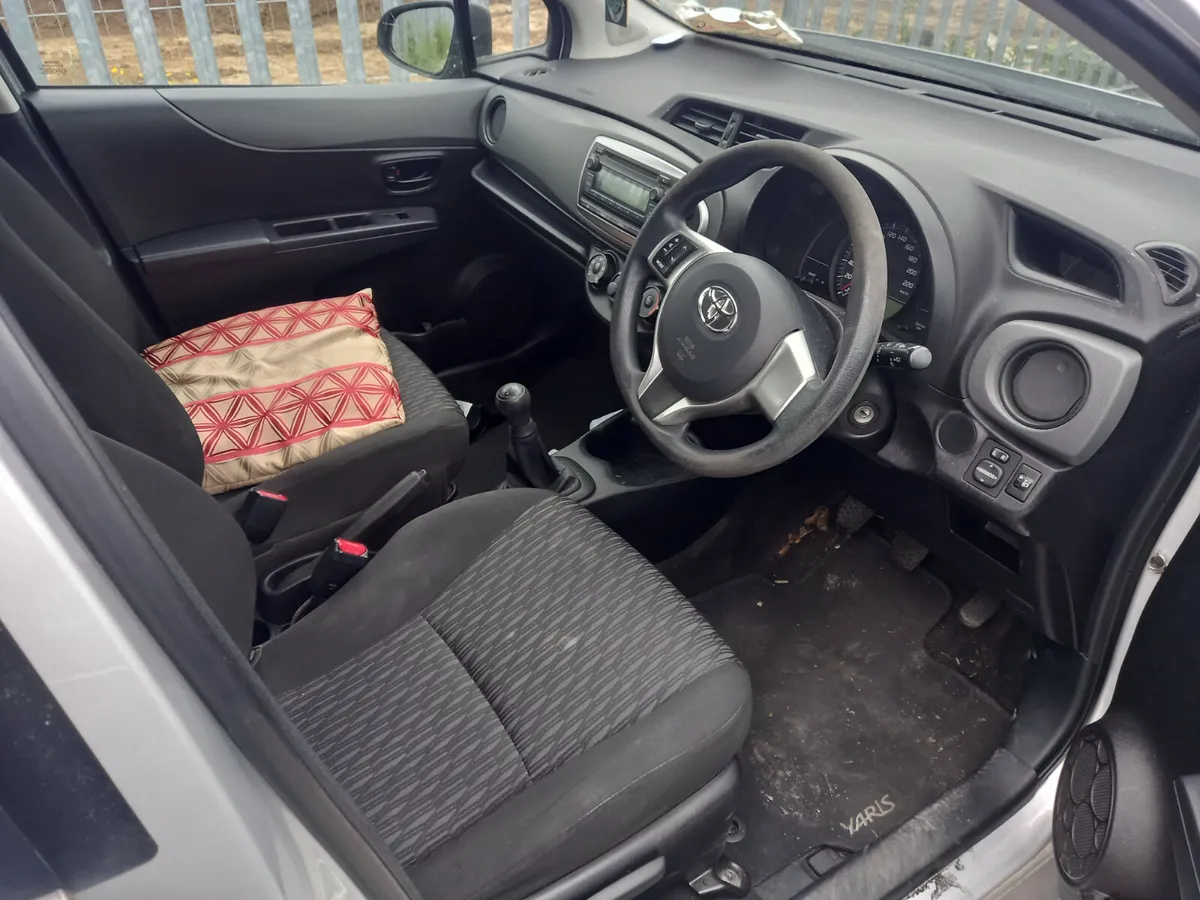 2014 Toyota Yaris - Image 4