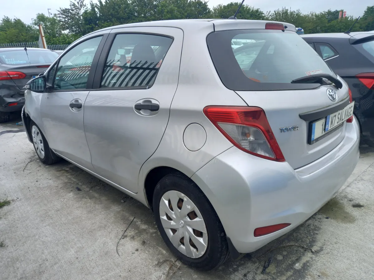 2014 Toyota Yaris - Image 2