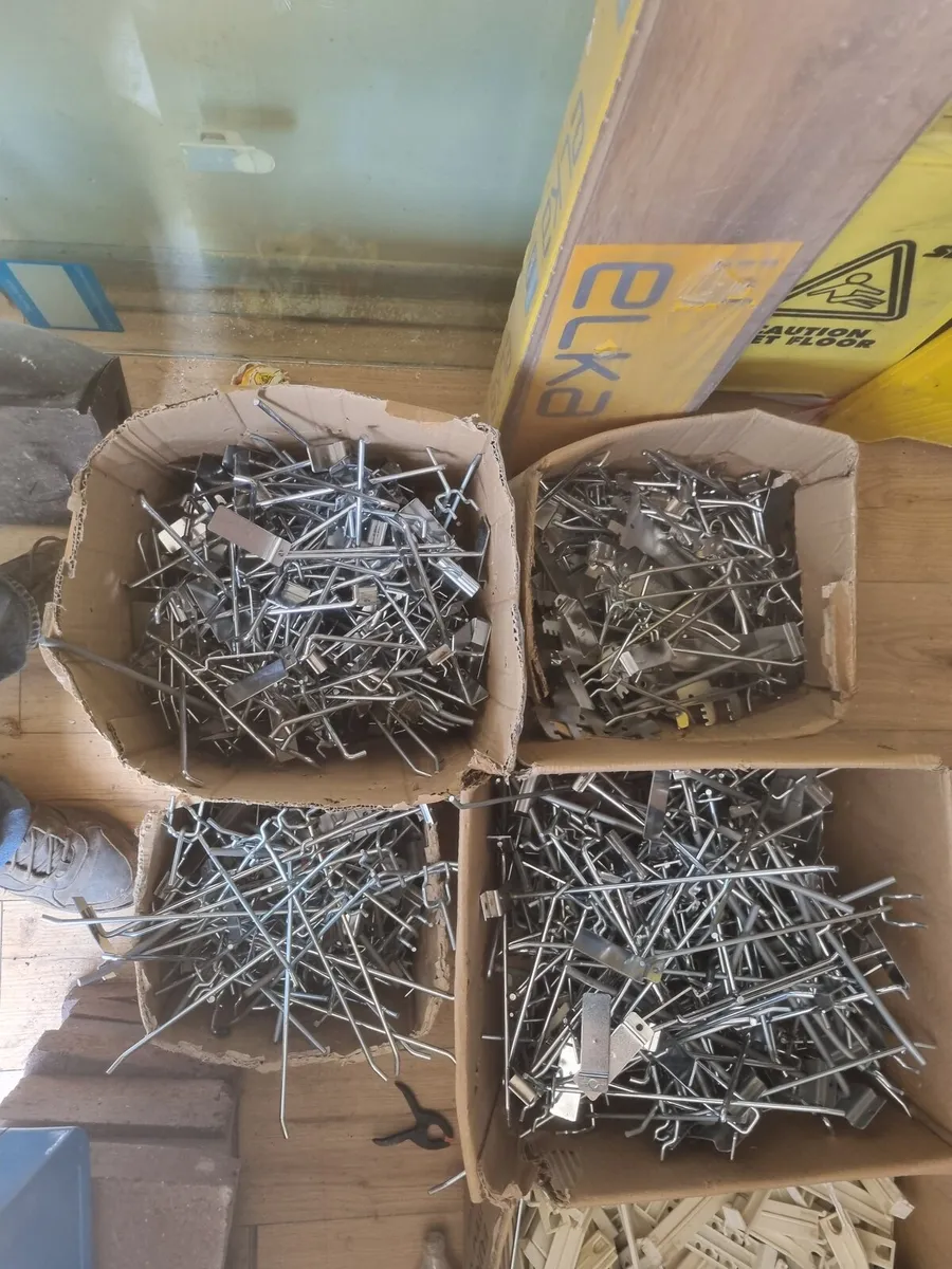 Slotboard/Pegboard chrome pegs