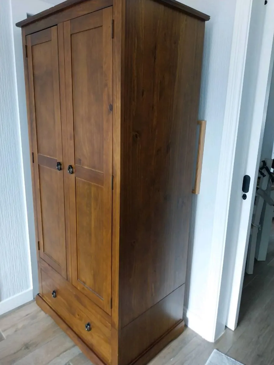 Wardrobe in excellent condition,also  tv Cabinet - Image 2