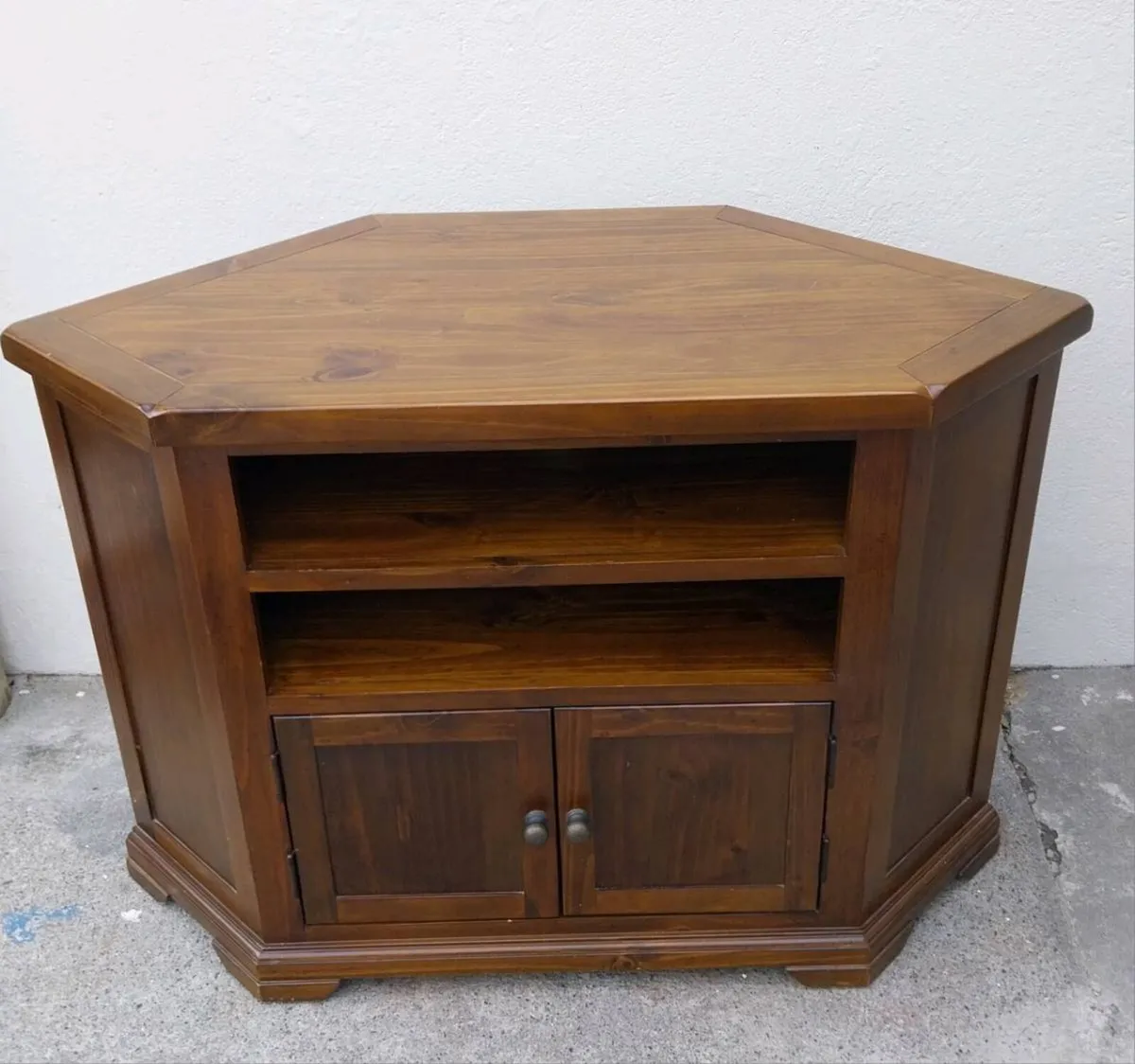 in excellent condition tv Cabinet & storage chest - Image 1