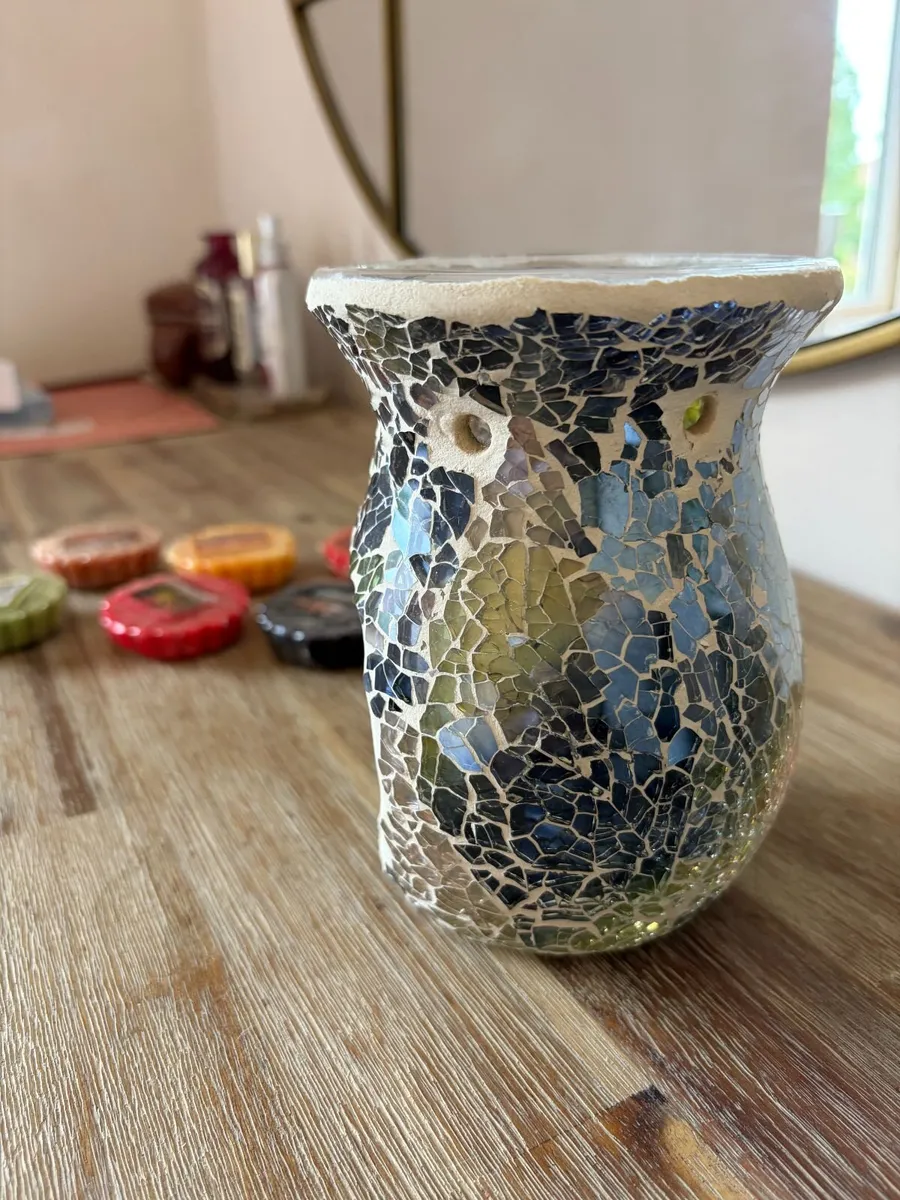 Yankee Candle Mosaic Wax Melter & 8 Brand New Wax - Image 2