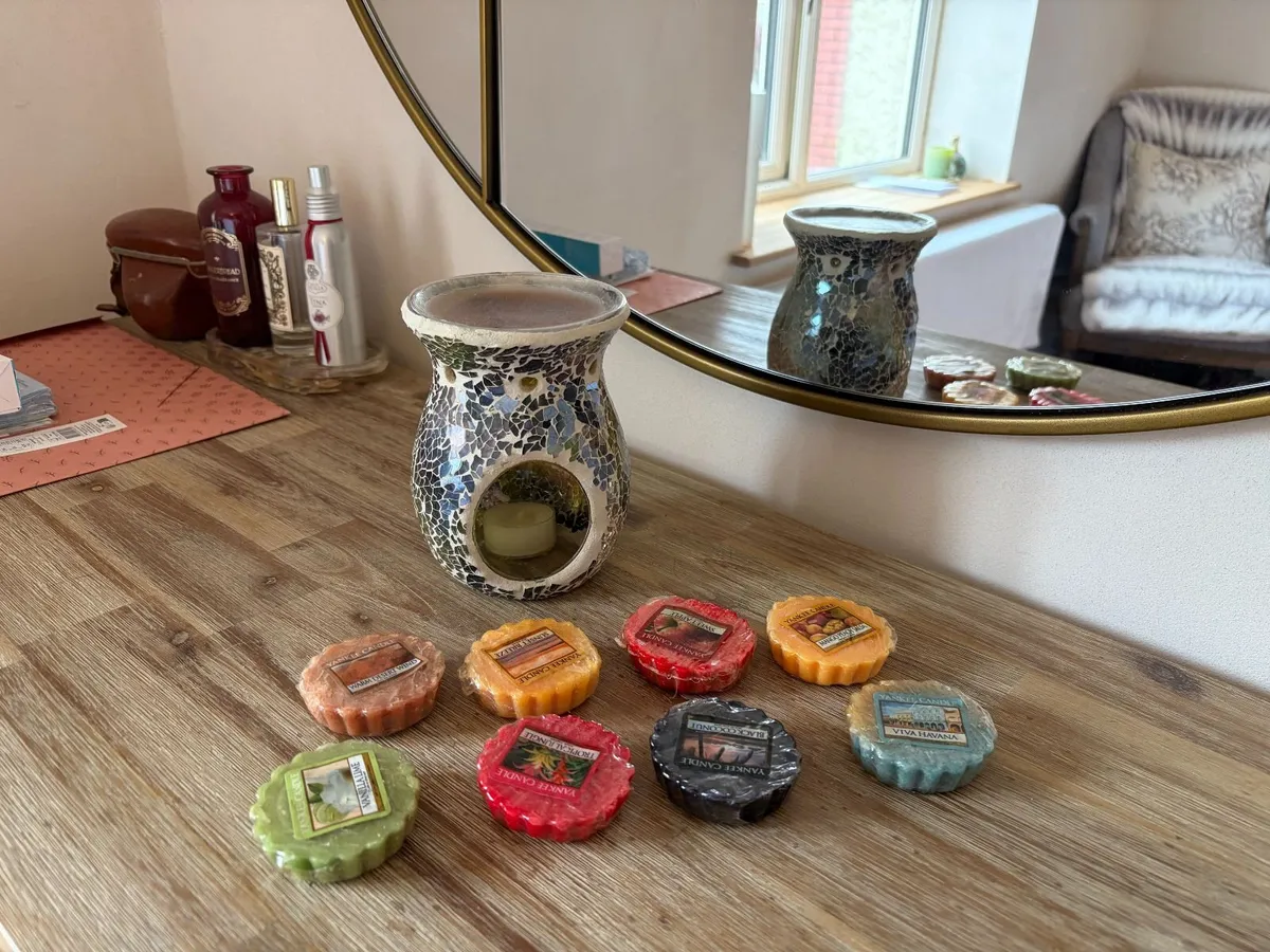 Yankee Candle Mosaic Wax Melter & 8 Brand New Wax - Image 4