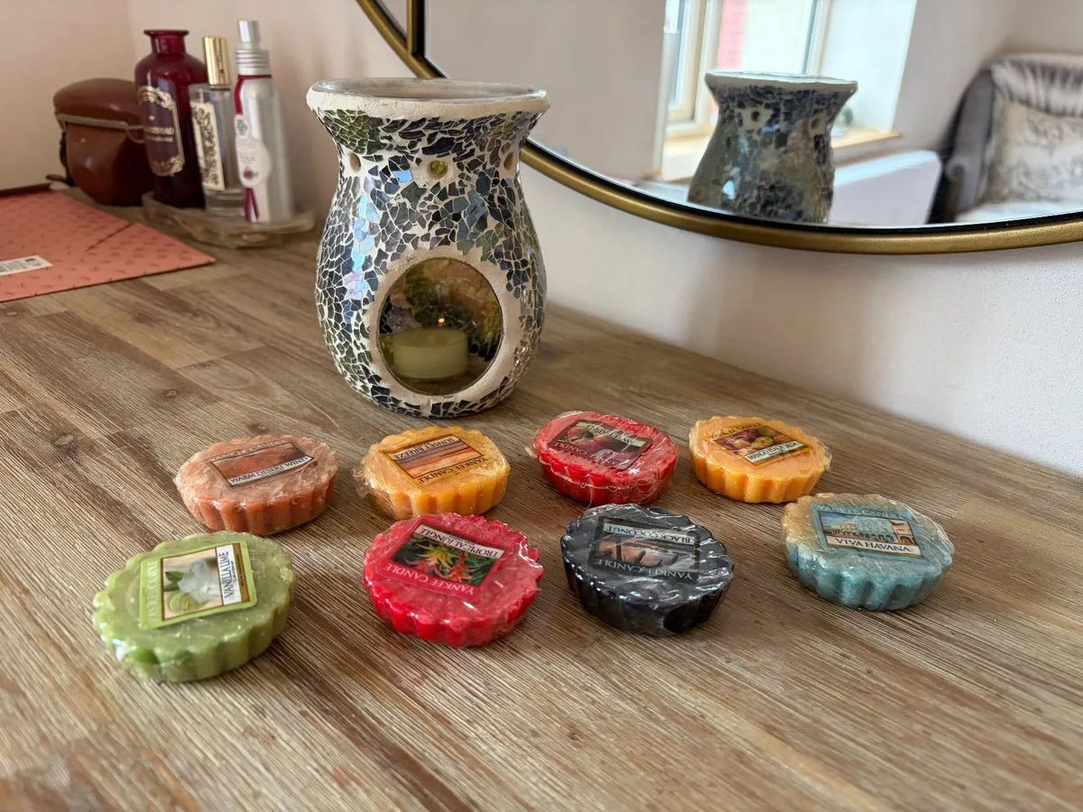 Yankee Candle Mosaic Wax Melter & 8 Brand New Wax - Image 1