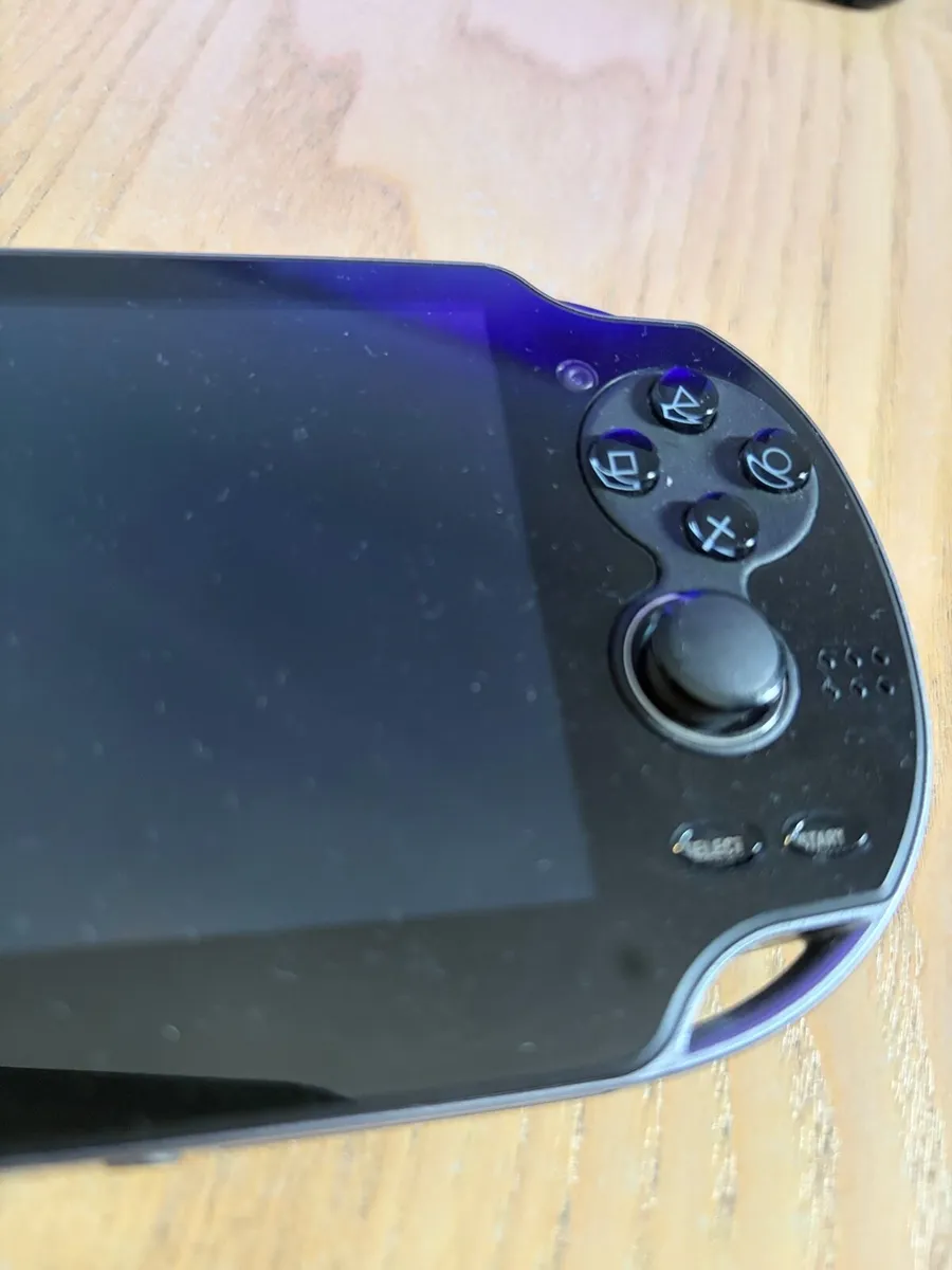 PS Vita - Image 2