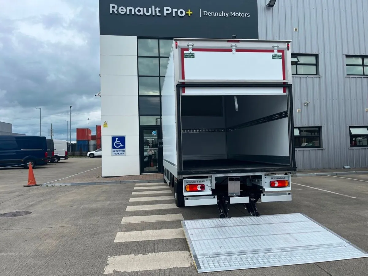 Renault Master Renalt Master CCab 3.5T Box Body wi - Image 4