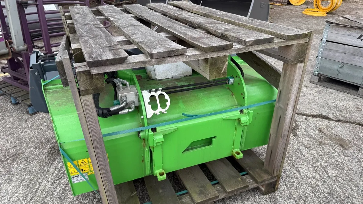 Avant Bucket broom 1500 mm - Unused - Image 3