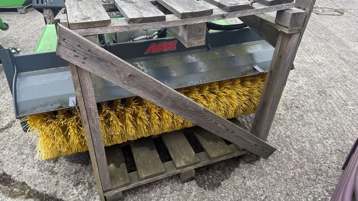 Avant Bucket broom 1500 mm - Unused - Image 4
