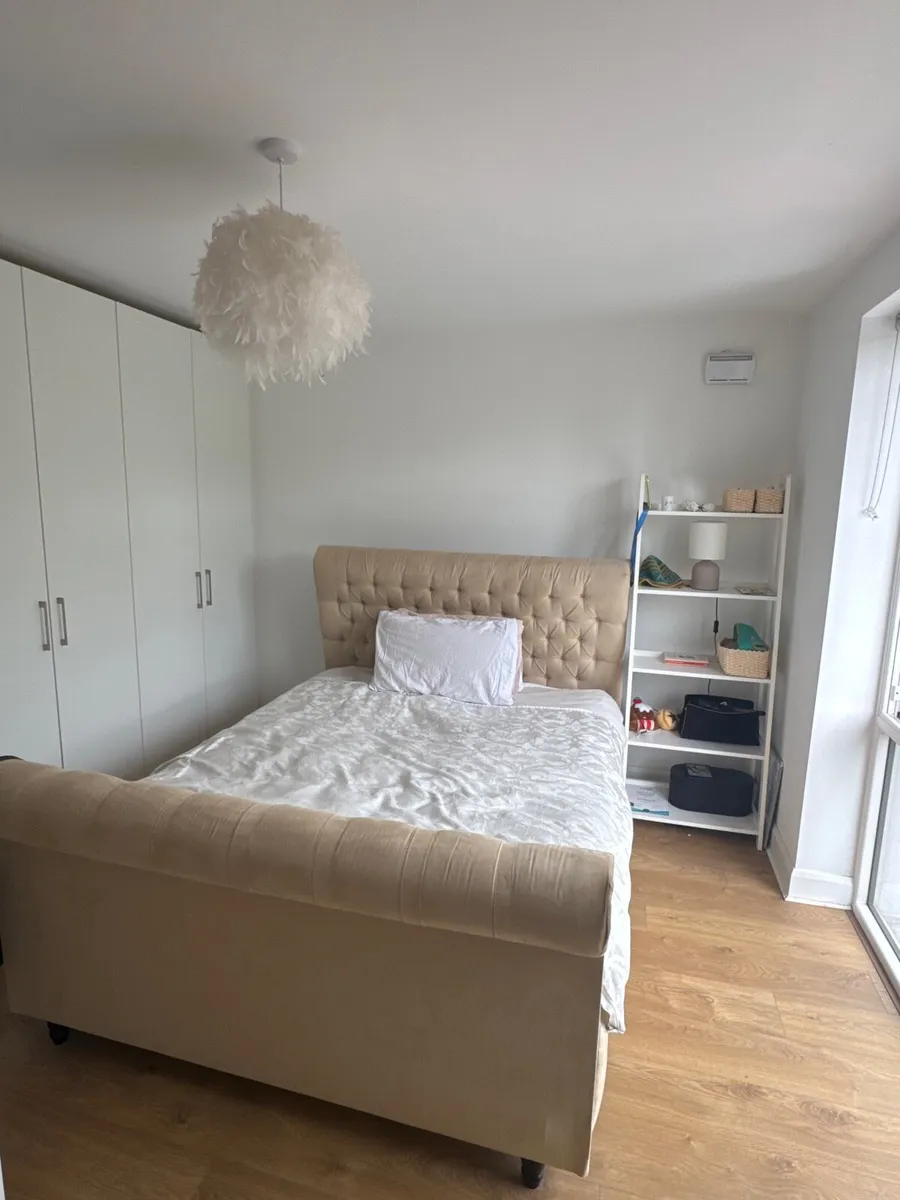King bed - Image 2