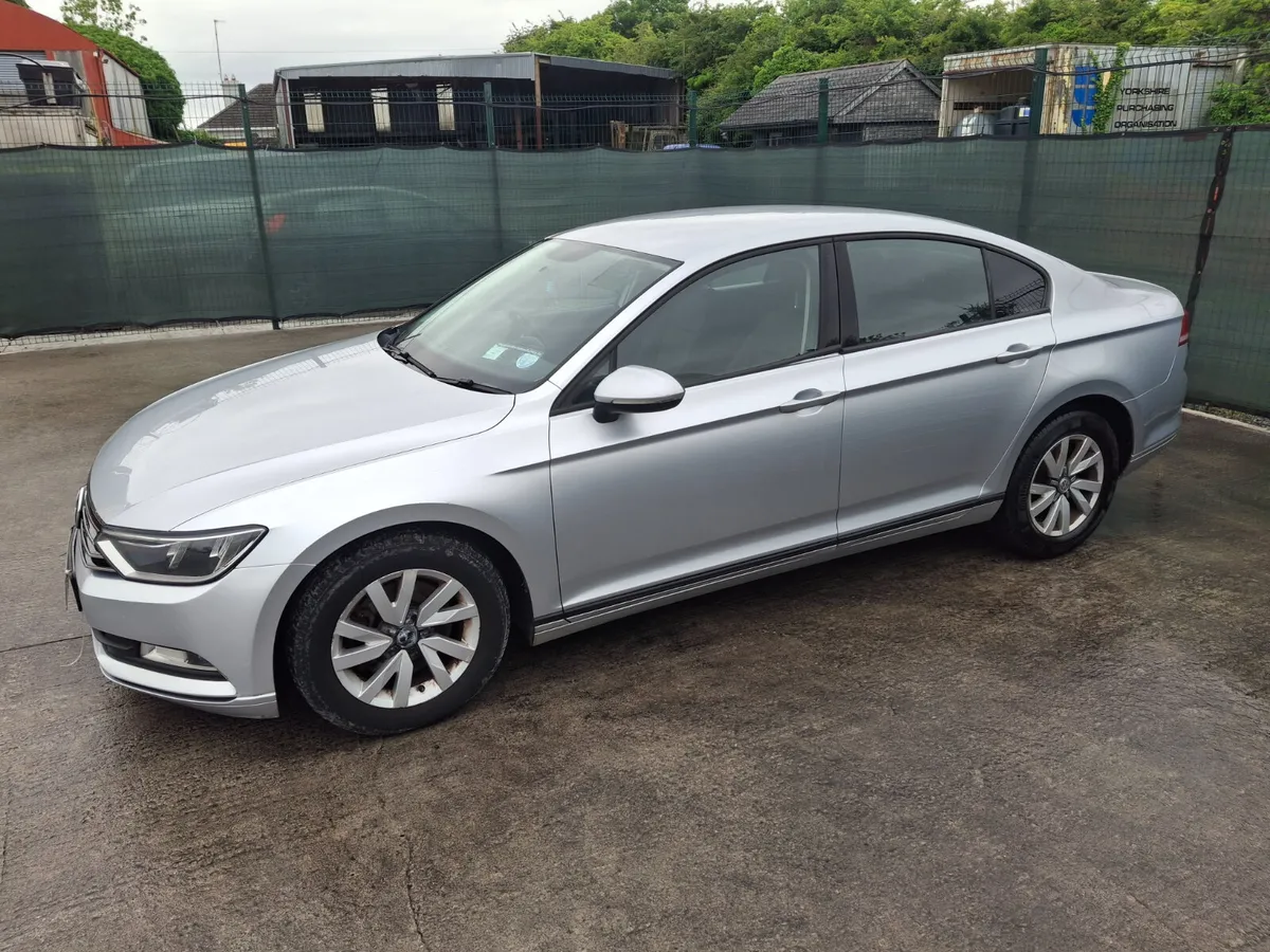 152 Volkswagen Passat  Bluemotion  1.6 Tdi - Image 1