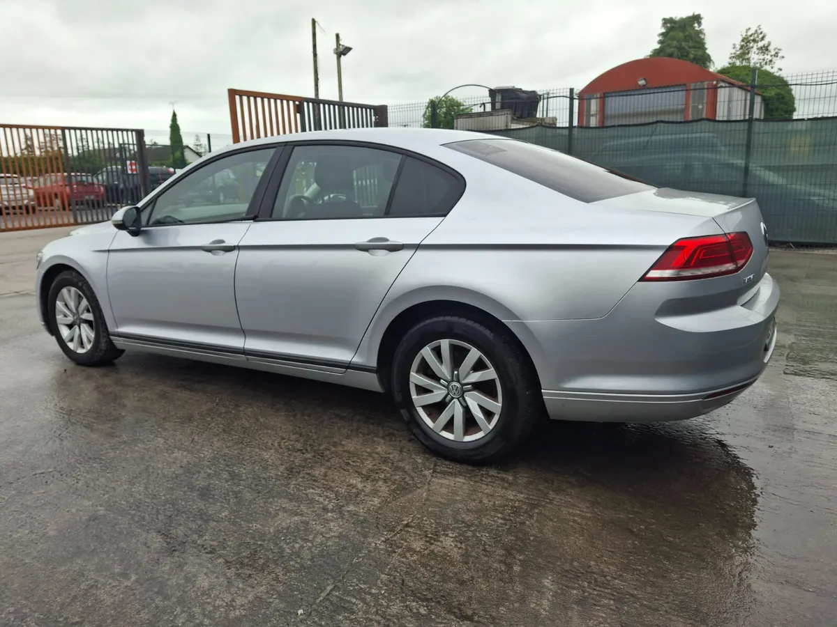 152 Volkswagen Passat  Bluemotion  1.6 Tdi - Image 4