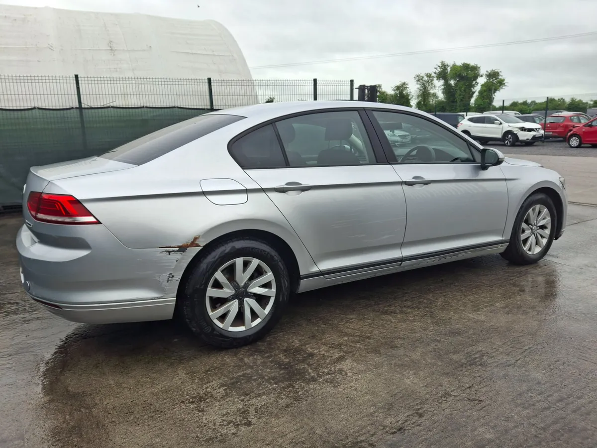 152 Volkswagen Passat  Bluemotion  1.6 Tdi - Image 3