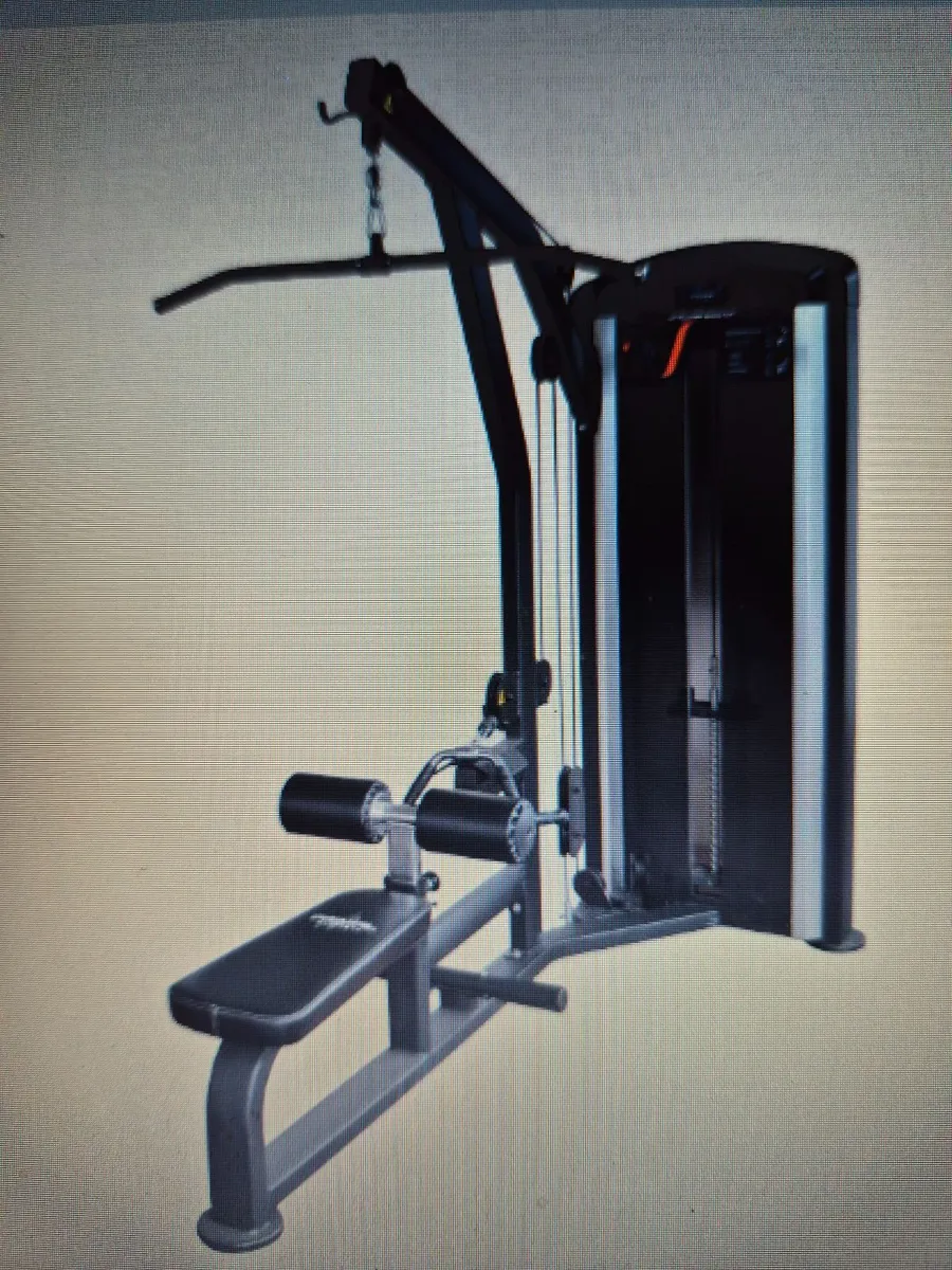 Lat pulldown/ Low row cable machine - Image 1