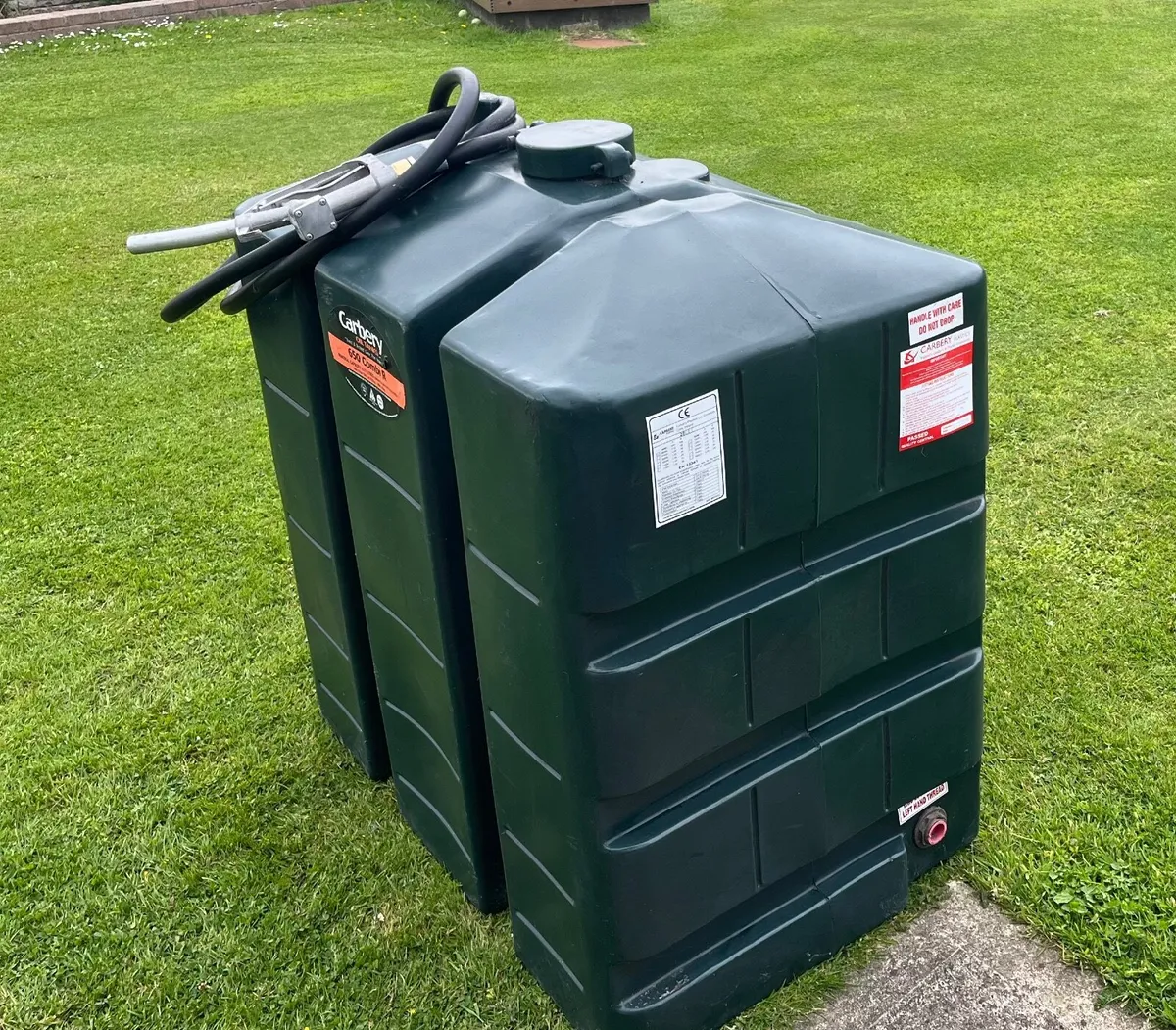 oil/Fuel tank with hose and nozzle - Image 3