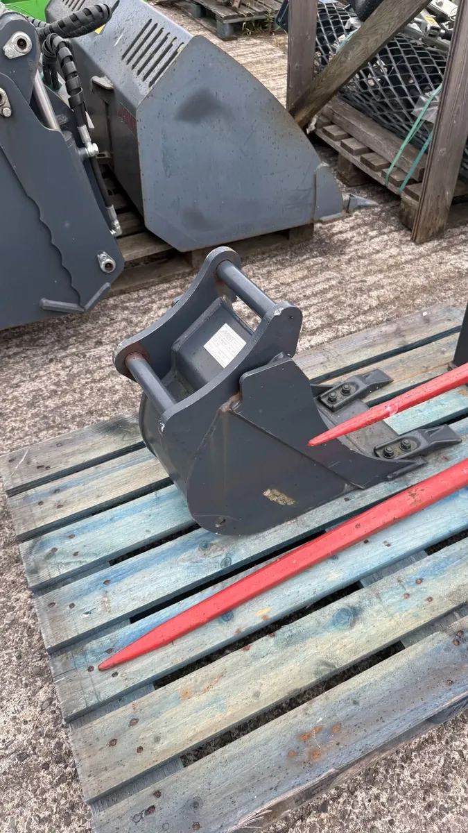 Avant backhoe 260/mini digger 150 bucket 250 mm - Image 2