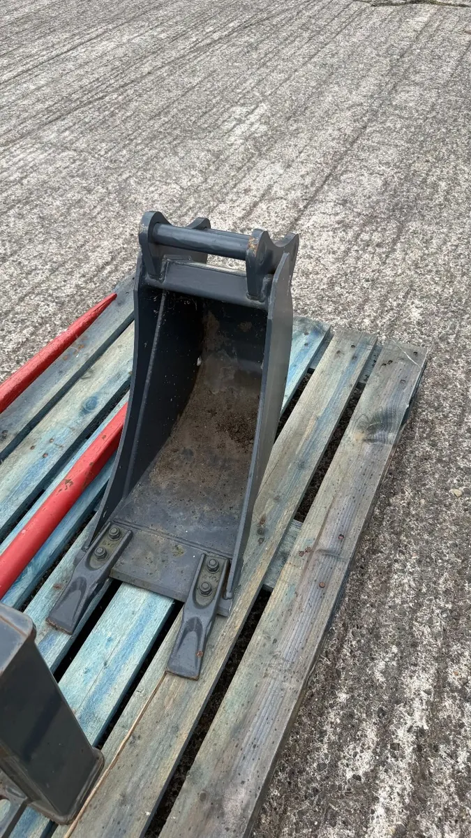 Avant backhoe 260/mini digger 150 bucket 250 mm - Image 3