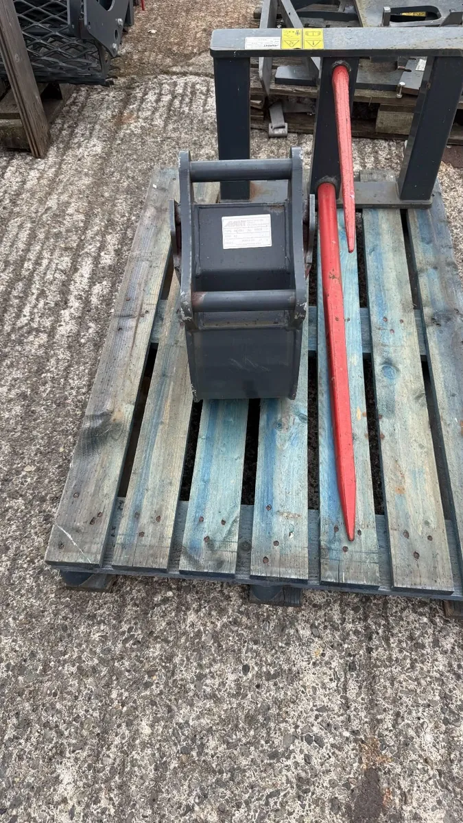 Avant backhoe 260/mini digger 150 bucket 250 mm - Image 4