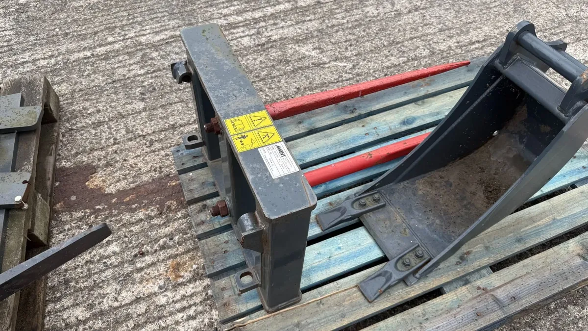 Avant Bale Fork Loader - Unused - Image 1