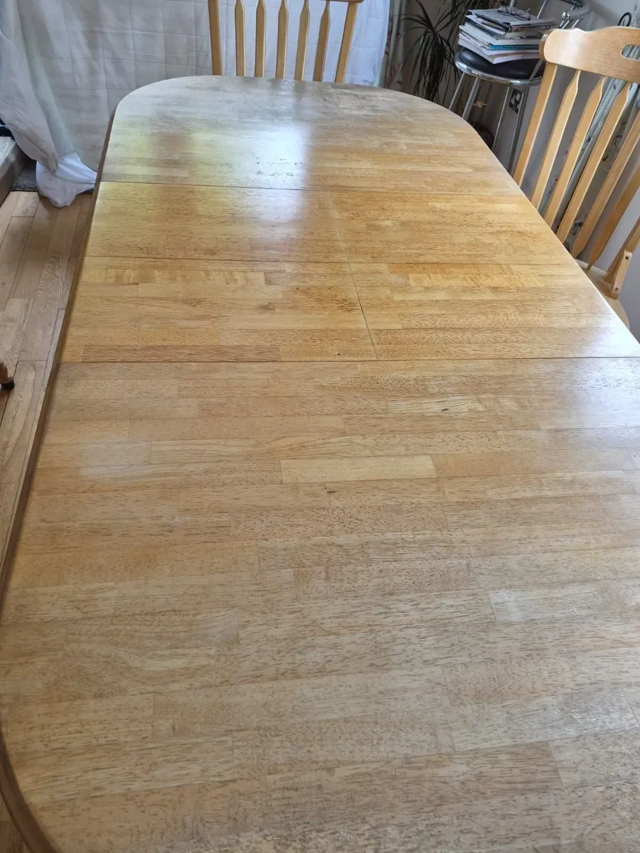 Extendable solid table & 6 chairs - Image 2