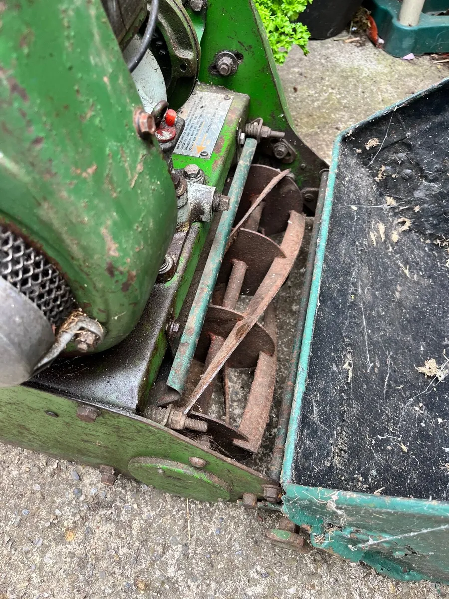 Vintage lawn mower - Image 3