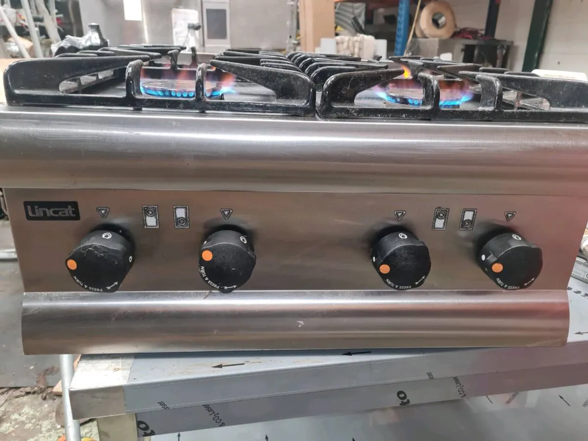 Lincat LPG gas hob - Image 1