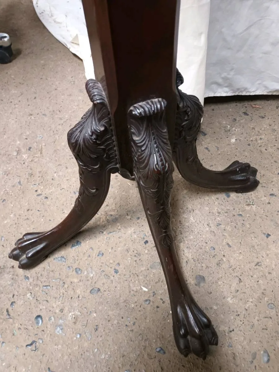 Carved Oak Stand - Image 2