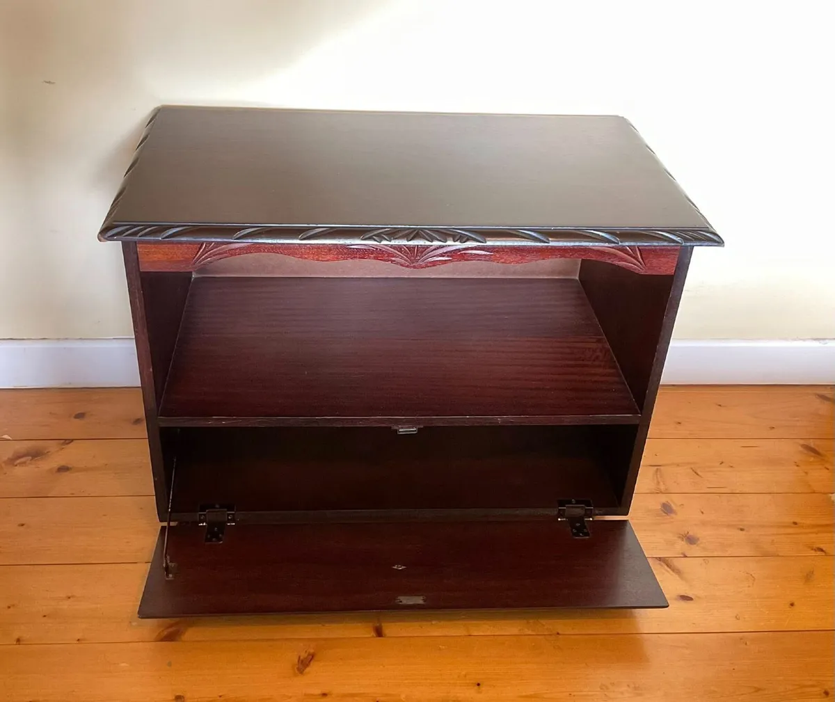 Rossmore Solid Mahogany Cabinet on Castors - Image 3