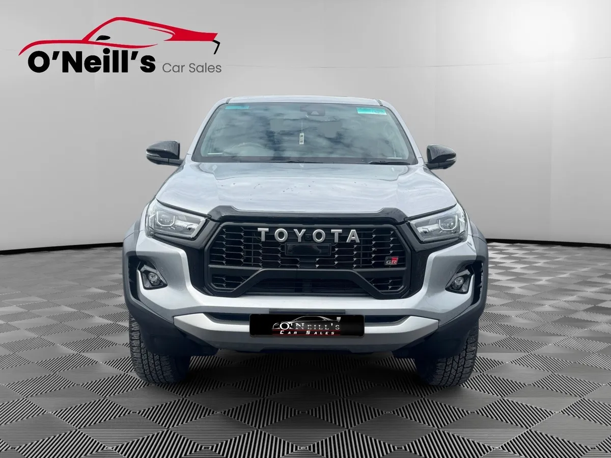Toyota Hilux 2025 2.8 GR SPORT II #390 - Image 2