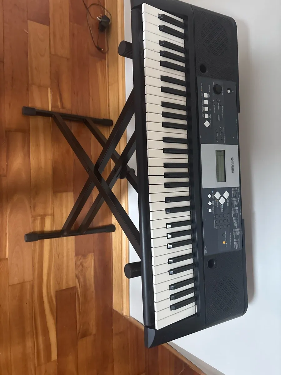 Yamaha Keyboard - Image 4