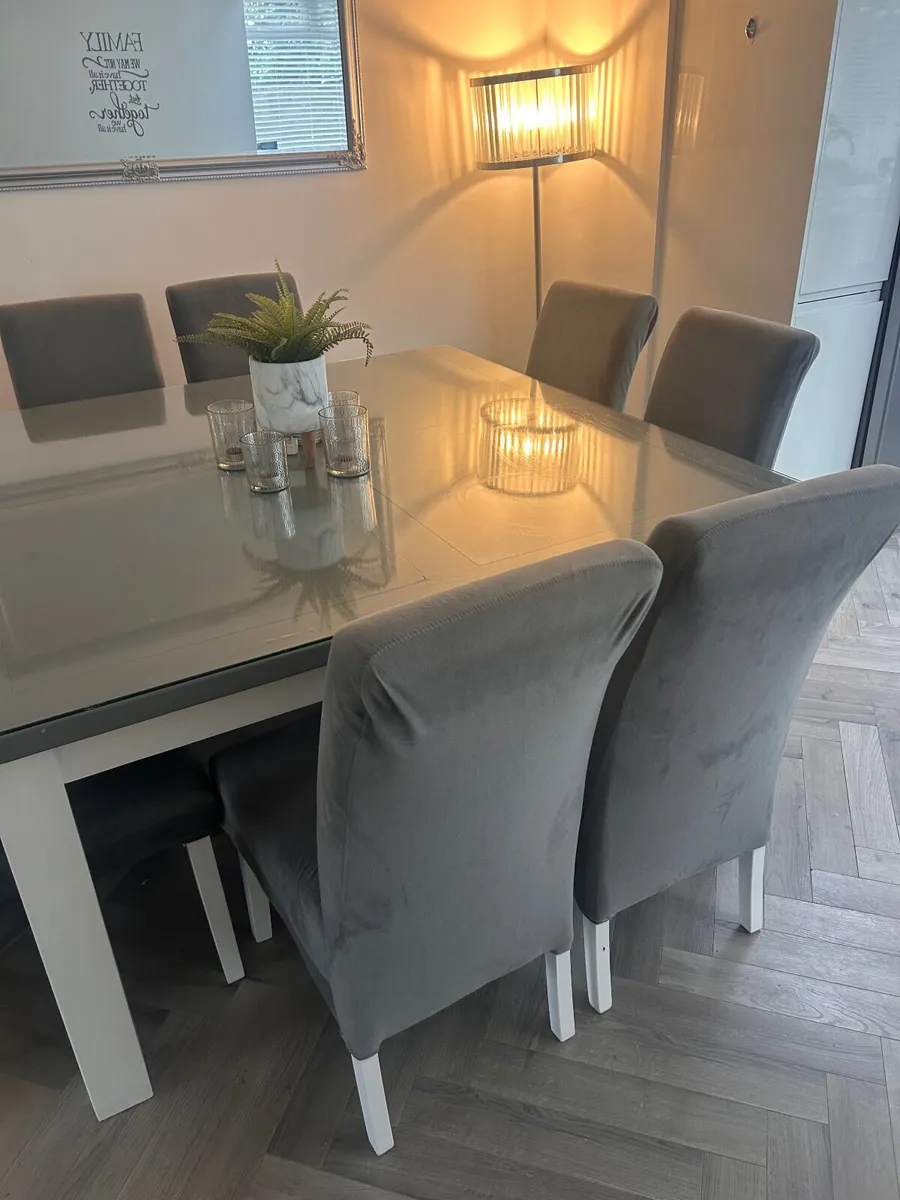 Dining table - Image 3