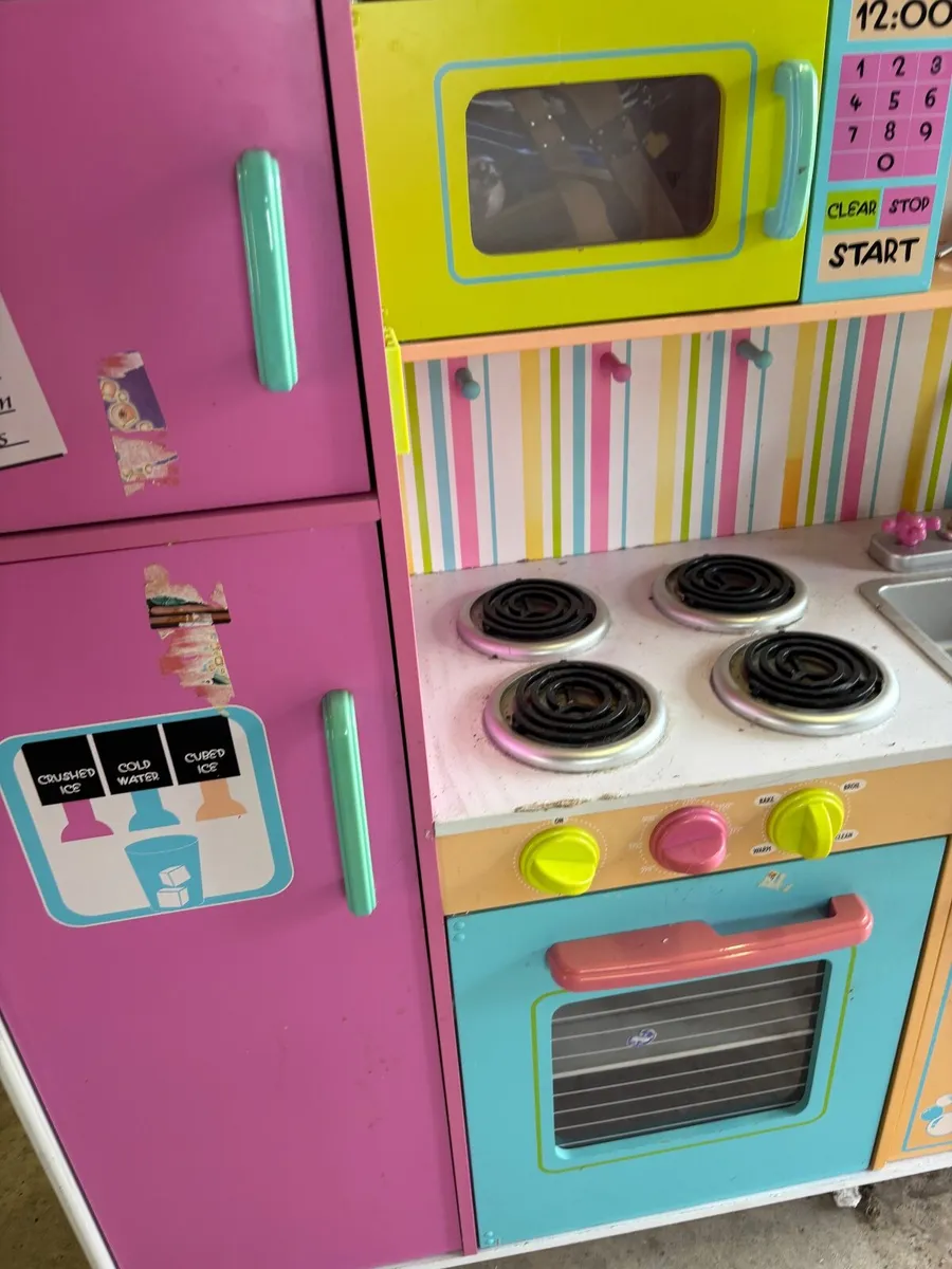 Toy kitchen - Image 1