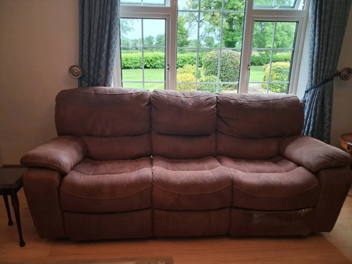 3 Piece suite of furniture with recliners - Image 4
