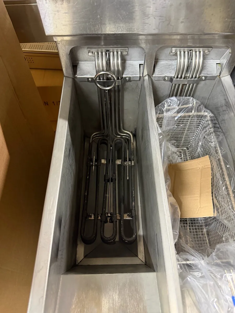 Twin Tank Electric Fryer - Image 3