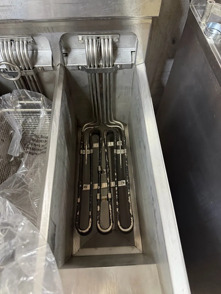 Twin Tank Electric Fryer - Image 4