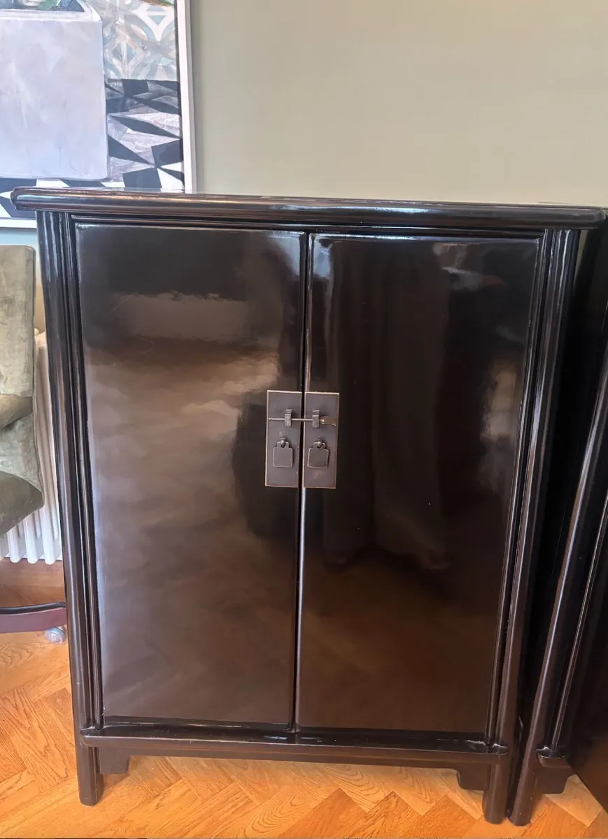 A pair of black laquered cabinets - Image 3