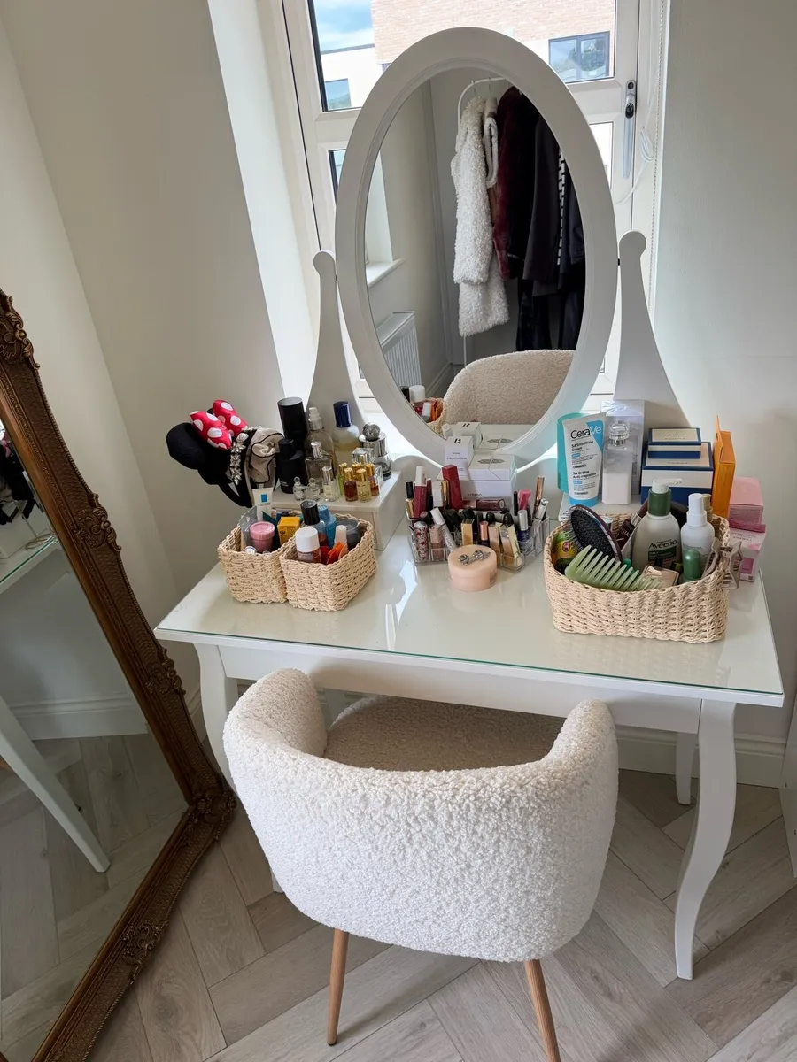 Vanity Table - Image 1
