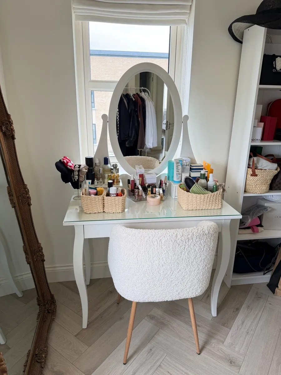Vanity Table - Image 3