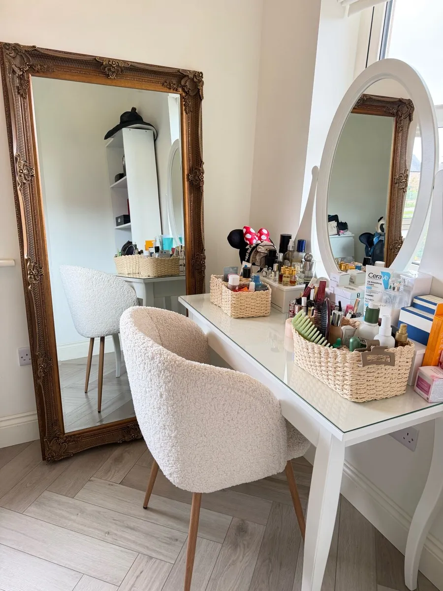 Vanity Table - Image 4